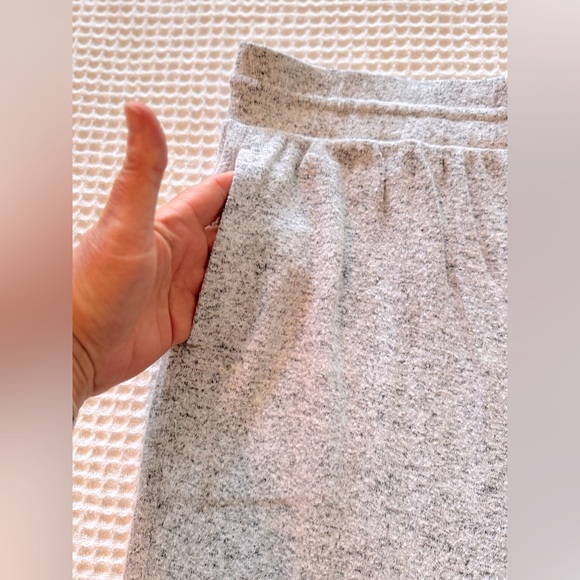 DONNA KARAN Ultra Soft Grey Jogger Pants Wide Leg Loungewear Joggers w Pockets - Picture 2 of 13